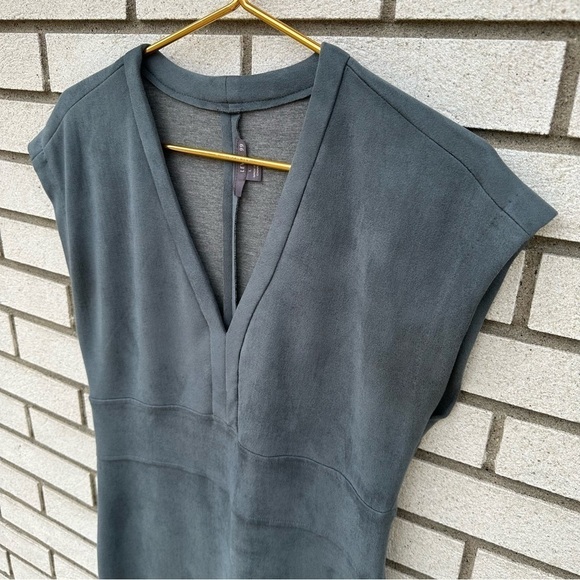 Level 99 Ivan Faux Suede V-Neck Sheath Dress Clearwater Gray Size L Minimalist - Picture 4 of 12